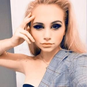 Meet your Posher, Elena